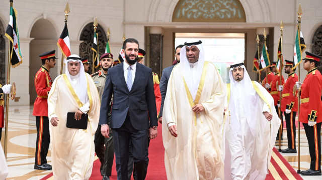 الشرع يصل الكويت في سابع محطة عربية منذ توليه منصبه