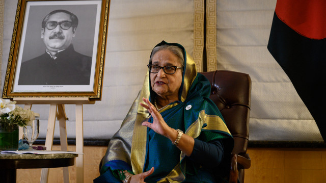L'ancienne Première ministre du Bangladesh, Sheikh Hasina, s'exprime lors d'une interview dans un hôtel de New York, le 22 septembre 2022. Pays de deltas fertiles et densément peuplés, le Bangladesh de faible altitude est l'une des nations les plus vulnérables au changement climatique.