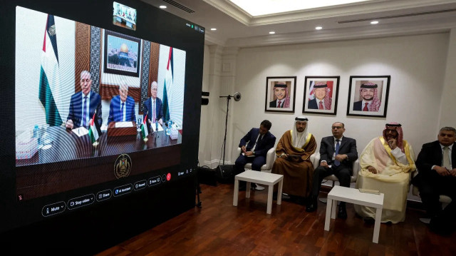 بعد تعطيل الاحتلال زيارته.. وفد "العربية الإسلامية" يجتمع بعباس "مرئياً"
