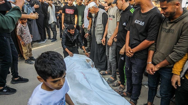 "مصائد موت".. مقتل فلسطيني قرب مركز توزيع مساعدات بمدينة غزة