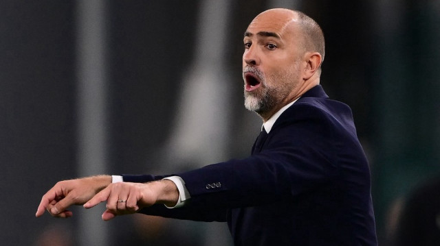 Igor Tudor, l'entraîneur croate de la Juventus, s'exprime depuis le banc de touche lors du match de Serie A opposant la Juventus à Lecce, au Juventus Stadium de Turin, le 12 avril 2025.