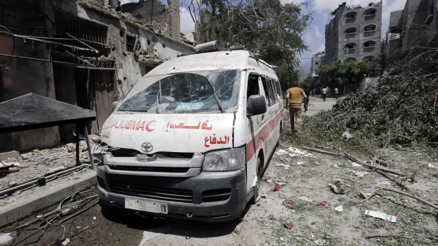 مركز حقوقي: قصف الاحتلال طاقم إسعاف بغزة جريمة لتقويض النظام الصحي