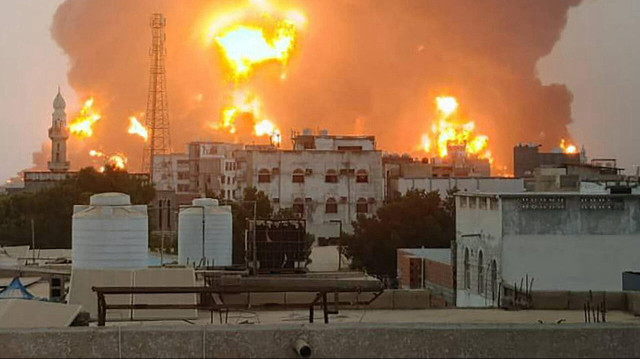 "الحوثي": الاحتلال يستهدف ميناء الحديدة اليمني