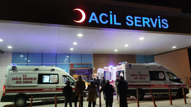 Balat Mahallesi'nde dün gece saatlerinde Efkan A. (23), C.K'ye (50) silah doğrultarak sataştı. C.K. ise evine çıkıp tüfeğini alarak daha önce de çok kez kendisine sataşmada bulunduğu belirtilen Efkan A'ya ateş etti.