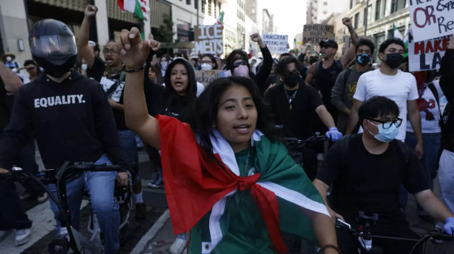 Протестующие в центре Лос-Анджелеса, 10 июня 2025 года. | Jason Armond / Los Angeles Times