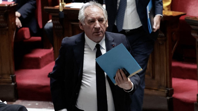 Le Premier ministre français François Bayrou quitte une séance de questions au gouvernement à l'Assemblée nationale, la chambre basse du Parlement français, à Paris, le 11 juin 2025.