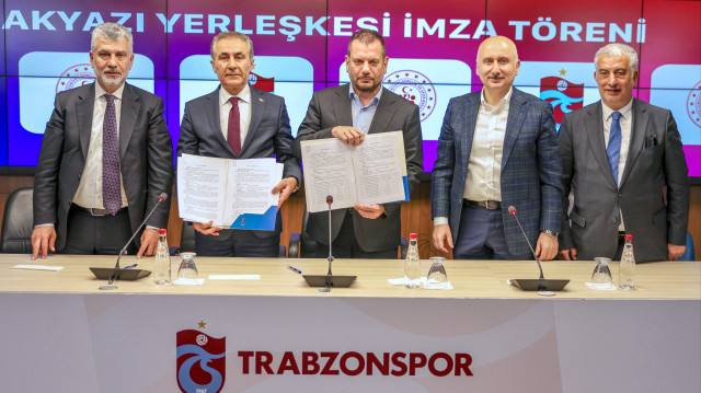 İmzalar Papara Park'ta atıldı.