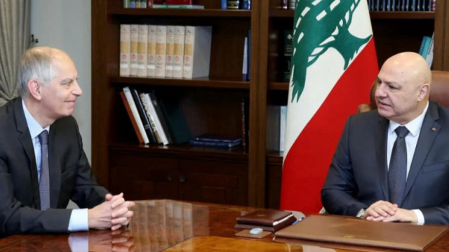 رئيس لبنان يطالب فرنسا وأمريكا بالتدخل لوقف اعتداءات الاحتلال