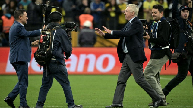 L'entraîneur italien du Brésil, Carlo Ancelotti, célèbre la victoire lors du match des qualifications sud-américaines pour la Coupe du Monde de la FIFA 2026 entre le Brésil et le Paraguay, au stade Neo Quimica Arena de São Paulo, le 10 juin 2025.