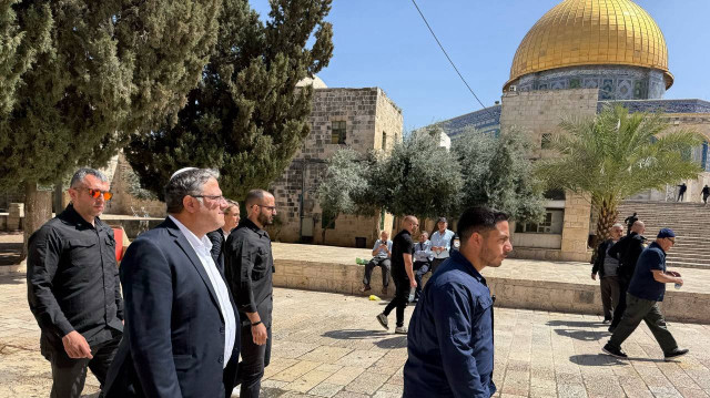 القدس.. بن غفير يجدد اقتحامه لباحات المسجد الأقصى