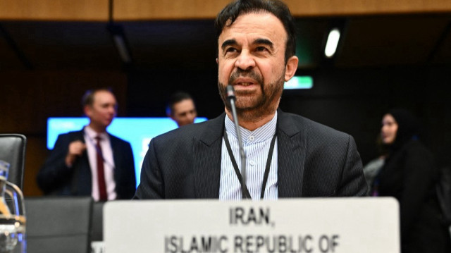 L'ambassadeur d'Iran auprès de l'Agence internationale de l'énergie atomique (AIEA), Reza Najafi, réagit à son arrivée à la réunion du Conseil des gouverneurs de l'AIEA au siège de l'agence à Vienne, en Autriche, le 9 juin 2025.