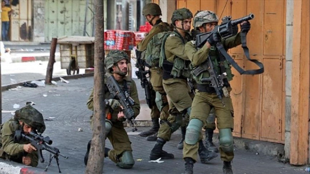 الضفة.. الاحتلال يطلق النار على فلسطيني بدعوى استهدافه جنودا