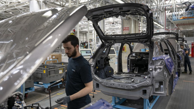 L’indice de production industrielle affiche une hausse annuelle, malgré une contraction mensuelle marquée en Turquie.