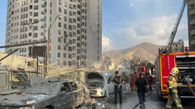 اسرائیلی فوج کے ترجمان ڈیفرن نے بتایا ہے کہ اسرائیل کے 200 لڑاکا طیاروں نے ایران میں 100 سے زائد اہداف کو نشانہ بنایا ہے۔