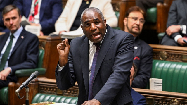Une photo diffusée par le Parlement britannique montre le ministre britannique des affaires étrangères, David Lammy, s'adressant aux députés lors d'une déclaration sur Israël et la guerre à Gaza à la Chambre des communes, à Londres, le 20 mai 2025.