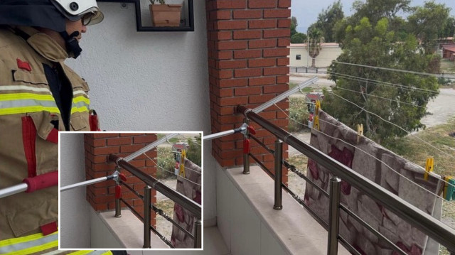Arsuz'da evin balkonunda yılan paniği