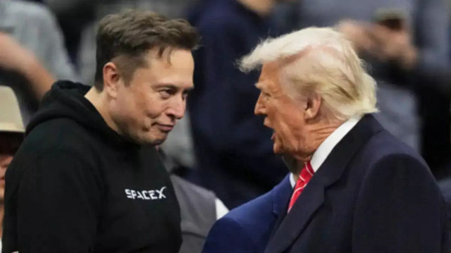 Белый дом пересматривает контракты SpaceX на фоне вражды Трампа и Маска.