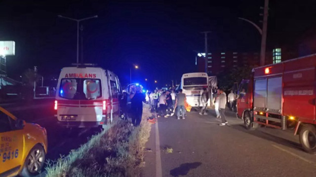Kaza, saat 00.45 sıralarında İzmir-Ankara kara yolunda meydana geldi.