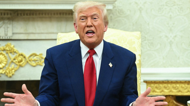 Le président américain Donald Trump s'exprime lors d'une réunion avec le Premier ministre israélien Benjamin Netanyahu dans le bureau ovale de la Maison Blanche à Washington, DC, le 7 avril 2025. Le Premier ministre israélien Benjamin Netanyahu était à Washington lundi pour rencontrer Donald Trump, à qui il demandera probablement un sursis pour les droits de douane américains tout en cherchant à obtenir un soutien supplémentaire sur l'Iran et la bande de Gaza.
