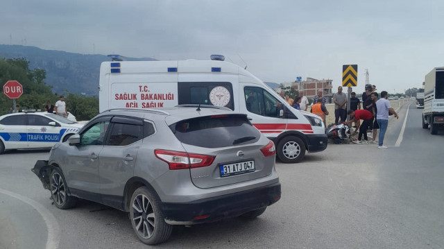 Motosiklet sürücüsü, ambulansla Samandağ Devlet Hastanesi'ne kaldırıldı.