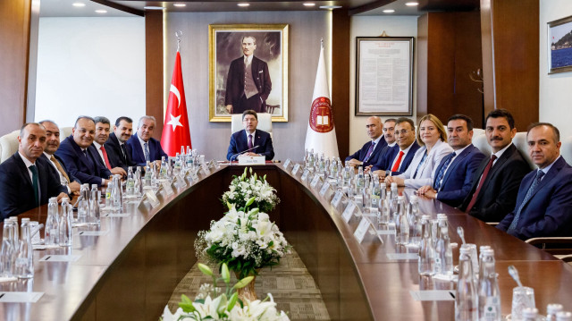 HSK daire başkanlarına ve üyelerine görevlerinde üstün muvaffakiyet dileyen Tunç, seçimin yargı teşkilatı, ülke ve millet için hayırlara vesile olması temennisinde bulundu.