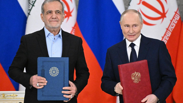 Президент Ирана Масуд Пезешкиан и глава РФ Владимир Путин.
