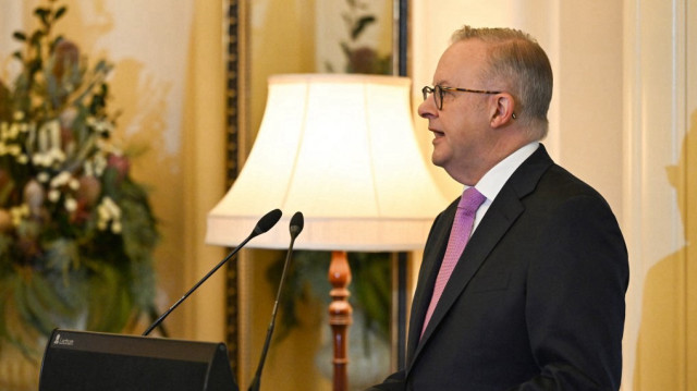 Le Premier ministre australien Anthony Albanese, réélu, invite les membres de son cabinet à prêter serment lors d'une cérémonie de prestation de serment à la Maison du gouvernement à Canberra, le 13 mai 2025.