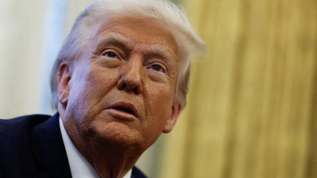 Le président américain Donald Trump s'exprime avant de signer deux décrets dans le bureau ovale de la Maison Blanche le 04 février 2025 à Washington, DC.