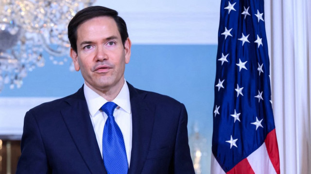 Le secrétaire d'État américain Marco Rubio pose lors d'une réunion avec le vice-premier ministre et le ministre des affaires étrangères du Kazakhstan dans la salle des traités du département d'État à Washington, DC, le 12 juin 2025.