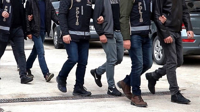 İstanbul ve Kocaeli'de 11 adreste eş zamanlı düzenlenen operasyonda 11 şüpheli yakalanarak gözaltına alındı.