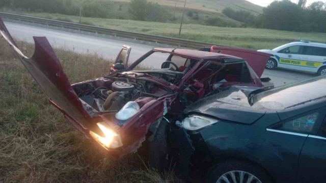İki ayrı trafik kazasında 3 kişi yaralandı