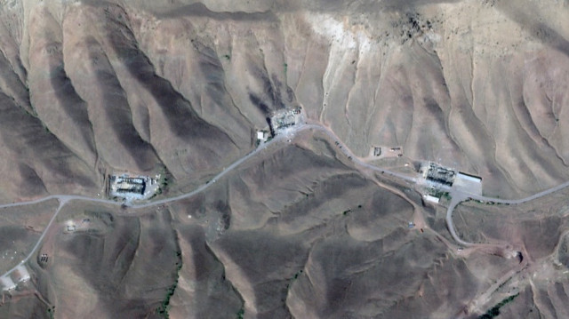 Cette image satellite prise le 16 juin 2025 et diffusée par Planet Labs le 17 juin montre les bâtiments de la base de missiles de Tabriz après qu'ils aient été frappés par les frappes aériennes israéliennes.