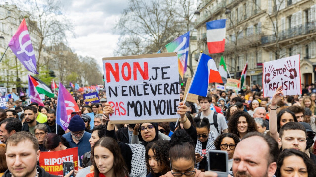 En France, la tolérance envers les minorités résiste malgré les discours haineux, selon la CNCDH.