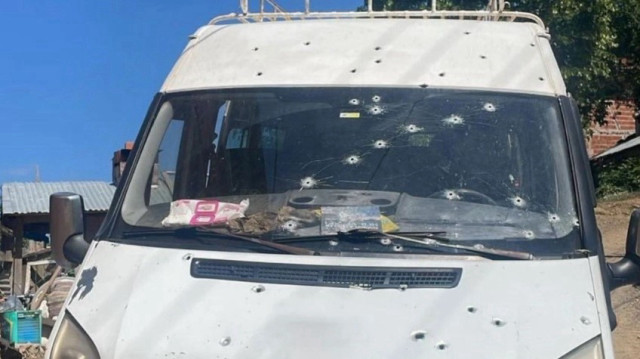 Park halindeki minibüse kurşun yağdırdılar