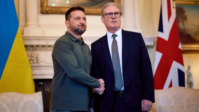 Премьер-министр Великобритании Кир Стармер (справа) и президент Украины Владимир Зеленский.
