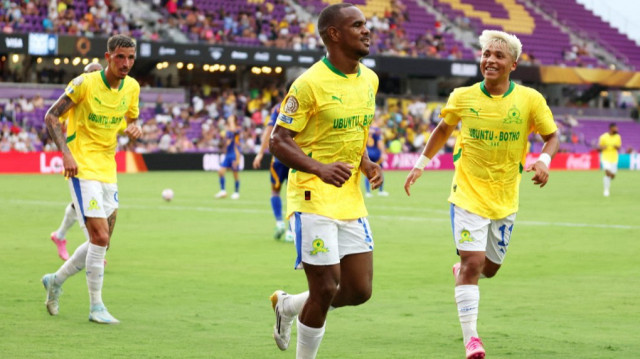 Iqraam Rayners du Mamelodi Sundowns FC célèbre l’ouverture du score de son équipe lors du match du groupe F de la Coupe du monde des clubs 2025 entre Ulsan HD FC et Mamelodi Sundowns FC, disputé au Inter&Co Stadium le 17 juin 2025 à Orlando, en Floride.