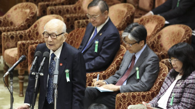 Terumi Tanaka, membre de Nihon Hidankyo et co-président des survivants de la bombe atomique, fait une déclaration lors de l'audition publique centrale de la commission du budget de la Chambre des représentants au parlement de Tokyo, le 25 février 2025.