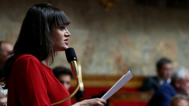 Alma Dufour, membre du parti de gauche La France Insoumise (LFI), s'exprime lors d'une séance de questions au gouvernement à l'Assemblée nationale, chambre basse du Parlement français, à Paris, le 17 juin 2025.