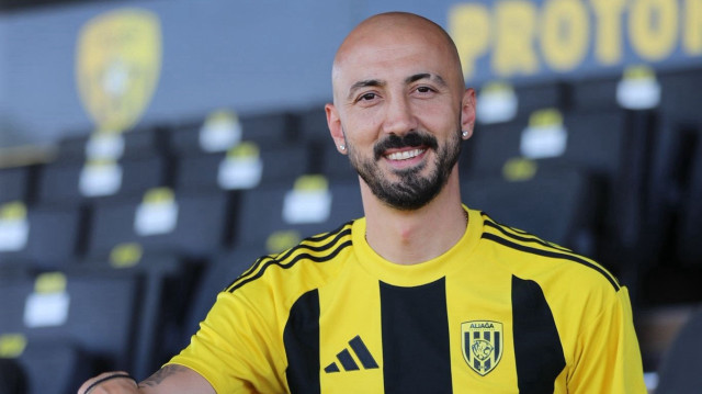 Aliağa FK, Ahmet İlhan Özek'le anlaşma sağladı. İzmir ekibi tecrübeli futbolcuyla 2 yıllık sözleşme imzaladı.