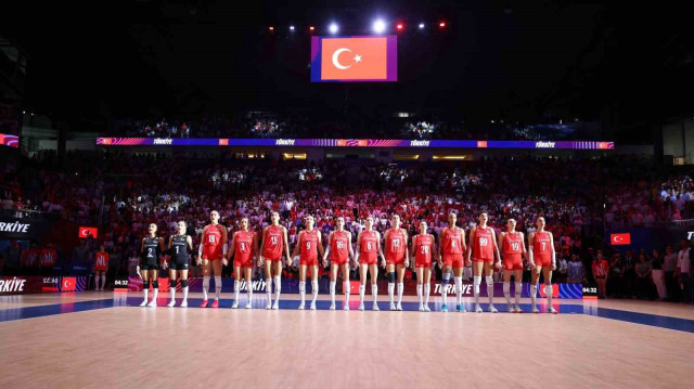 CANLI YAYIN: Kanada - Türkiye Voleybol Maçı TRT Spor'da! Sultanlar Sahada!