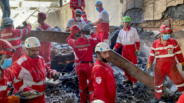 طهران.. تشييع مسعفين من الهلال الأحمر الإيراني قُتلا بقصف إسرائيلي