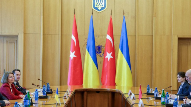 Dans une déclaration écrite, le porte-parole du ministère ukrainien des Affaires étrangères, George Tykhyi, a confirmé l’arrivée de la délégation ukrainienne dans la ville.