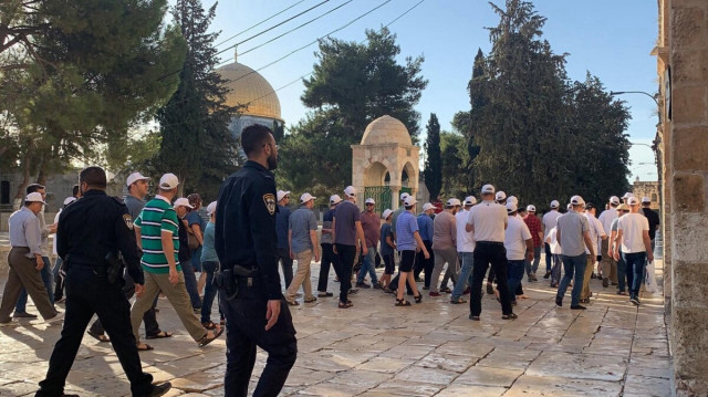 مئات المستوطنين الإسرائيليين يقتحمون المسجد الأقصى