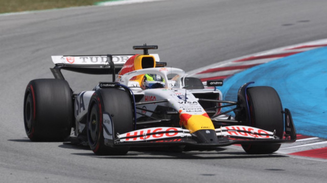 Le pilote franco-algérien de Racing Bulls, Isack Hadjar, lors du Grand Prix d'Espagne de Formule 1 sur le circuit de Catalogne à Montmeló, en périphérie de Barcelone, le 1er juin 2025.