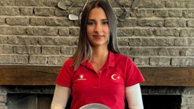 Sude Bay ödülünü aldı.