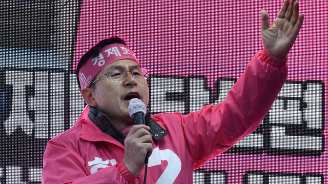 Hwang Kyo-ahn, candidat du Parti du futur uni, principal parti d'opposition en Corée du Sud, s'exprime lors d'une campagne pour les prochaines élections législatives à Séoul, le 14 avril 2020. Les Sud-Coréens se rendront aux urnes le 15 avril 2025 pour les élections de l'assemblée nationale.