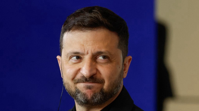 Le président ukrainien Volodymyr Zelensky donne une conférence de presse conjointe avec la chancelière allemande à la chancellerie de Berlin, le 28 mai 2025.
