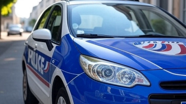 Après avoir pris la fuite en voiture, le suspect a été interpellé et placé en garde à vue.
