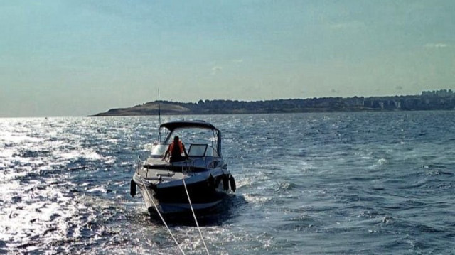 Tekne, yedeklenerek West İstanbul Marina'ya yanaştırıldı.