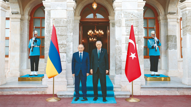 Cumhurbaşkanı Erdoğan, Türkiye’ye gelen Ermenistan Başbakanı Nikol Paşinyan’la görüştü.